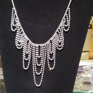 NWOT Crystal bib necklace stunning!